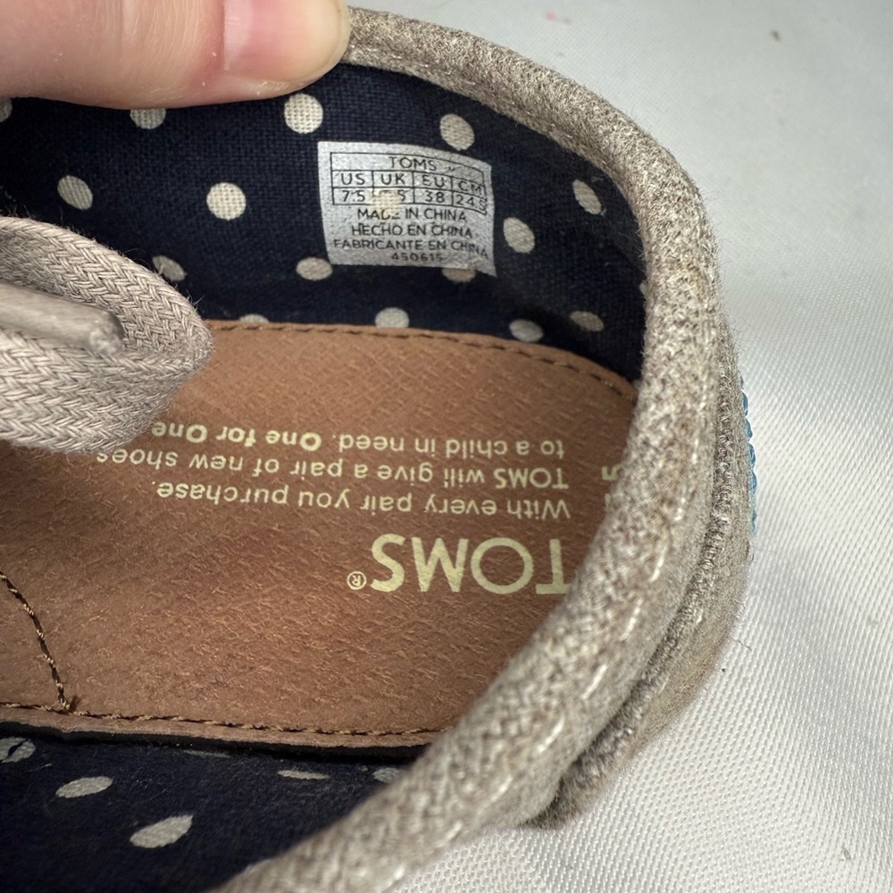Tom’s lace up shoes - Picture 2 of 6